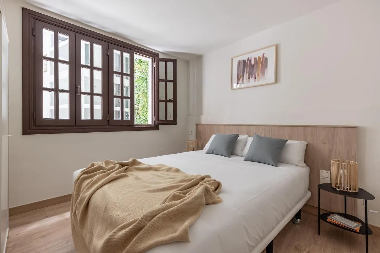 Apartamentos Líbere Málaga la Merced 0*,